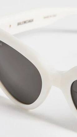 Balenciaga Rive Gauche Cat Eye Sunglasses 10 Balenciaga Rive Gauche Cat Eye Sunglasses -Deals Madewell Store balen301361f012 1679598939782 2 0. UX357 QL90