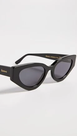Illesteva Mary Lou 51 Black With Grey Flat Lenses -Deals Madewell Store illes304831dddd 1676481283365 2 0. UX357 QL90