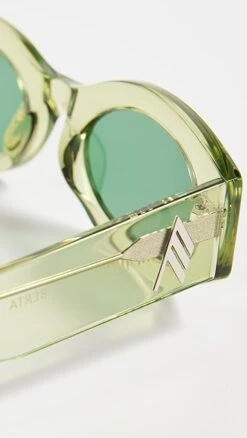 Linda Farrow Berta Sunglasses -Deals Madewell Store lindx303791eeb8 1671219565344 2 0. UX357 QL90